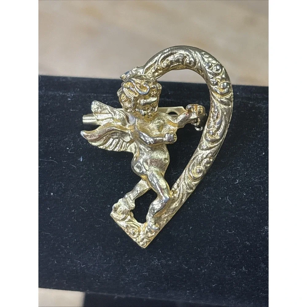 Vintage Gold Tone Cherub Angel Heart Brooch Filigree Cupid Pin Romantic Jewelry